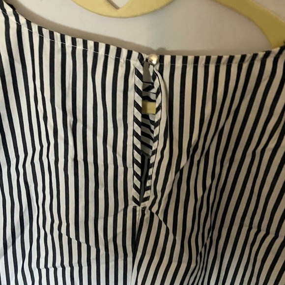 Banana Republic: Striped Black & White Top- M - Picture 7 of 14